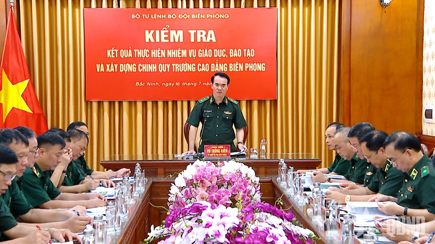Trung tướng Vũ Trung Kiên kiểm tra chính quy Trường Cao đẳng Biên phòng
